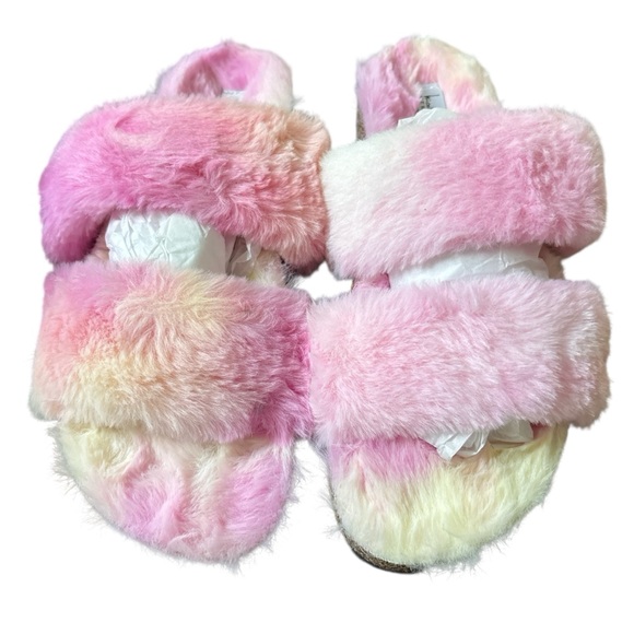 Nicole Miller Pink and Cream Fluffy Slippers - Picture 5 of 8